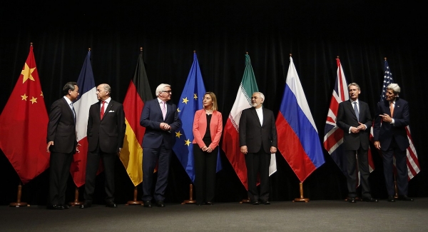 2015년 7월14일 오스트리아 빈에서 독일, 프랑스, 이란, 중국 등 당사국과 참여국 외무장관들이 모인 가운데 열린 JCPoA 합의 장면. 위키피디아