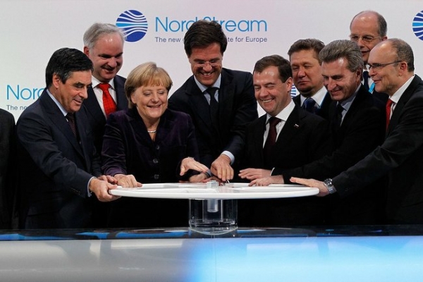 앙겔라 메르켈 독일 총리 등이 참여한 2011년 '노르트 스트림1' 준공식 장면. 자료 위키피디아