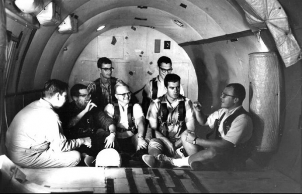 1961년 미국해군에서 우주탐험을 준비하면서 대기권 밖 우주에서 어떻게 인간이 적용할 수 있는지 하는 시험을 위해 11명의 청년을 선발하였는데 이들은 모두 미국 국립청각장애인 대학교인 갤로뎃대학교의 학생들이었다.