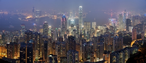 오늘의 홍콩은 중국경제에서 대체할 수 없는 역할을 하고 있다. 홍콩의 야경. 사진=위키백과