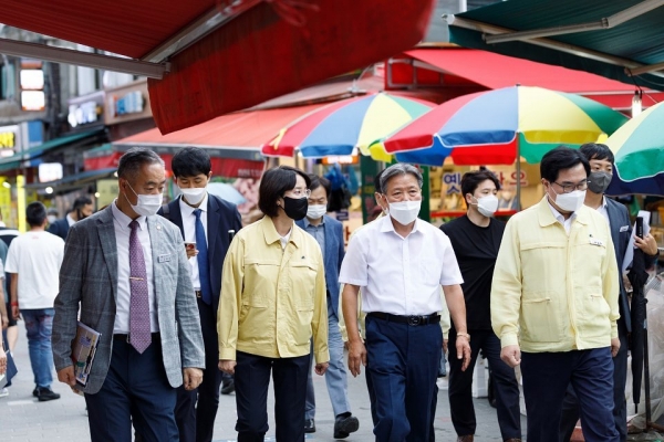 19일 이영 중기부 장관이 남성사계시장을 방문했다. 사진=이영 페이스북