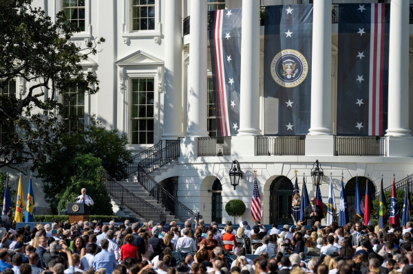 13일(현지시간) 바이든 대통령은 백악관에서 인플레이션 감소법 통과를 기념했다. 사진=백악관