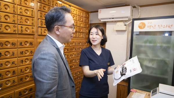 지난 9월 박민수 보건부 제2차관이 한방의료기관을 방문했다. 사진=보건복지부 제공